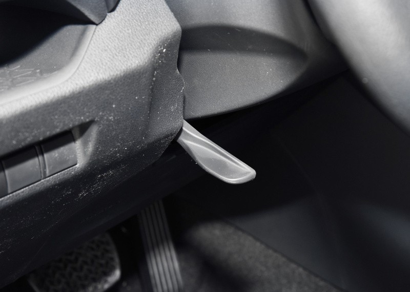 选择丰田荣放，因为它的动力表现强劲有力，驾乘感受舒适安静