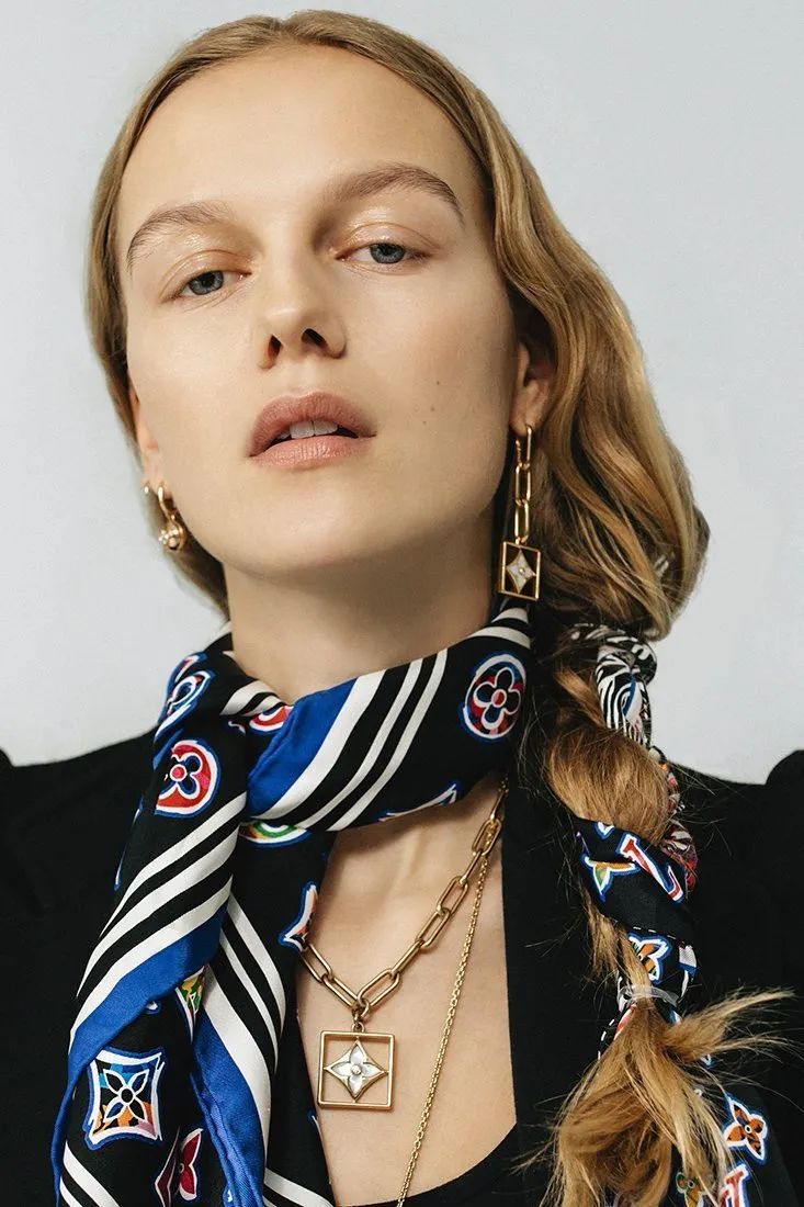 时尚多功能丝巾怎么穿好看,春夏丝巾时髦精系法