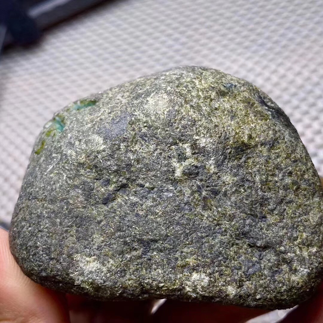 翡翠赌原石有多少成功率,翡翠全赌料好处和坏处