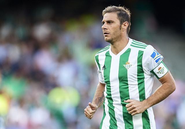 什么时候，C罗可以被“温柔对待”，羡慕梅西，他的“家”在哪？