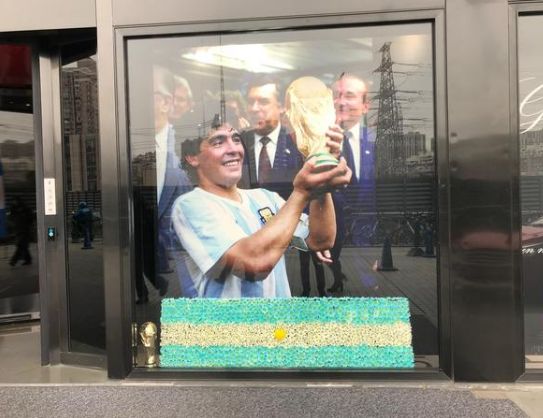 马拉多纳上帝之手拿冠军了吗,马拉多纳是梅西的什么人