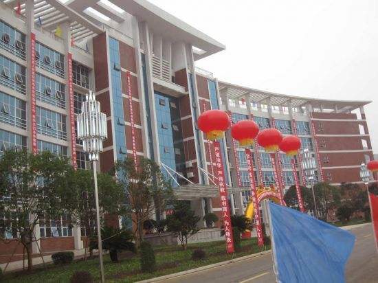 娄底卫校与娄底职业学院哪个好,娄底卫校有护理专业吗