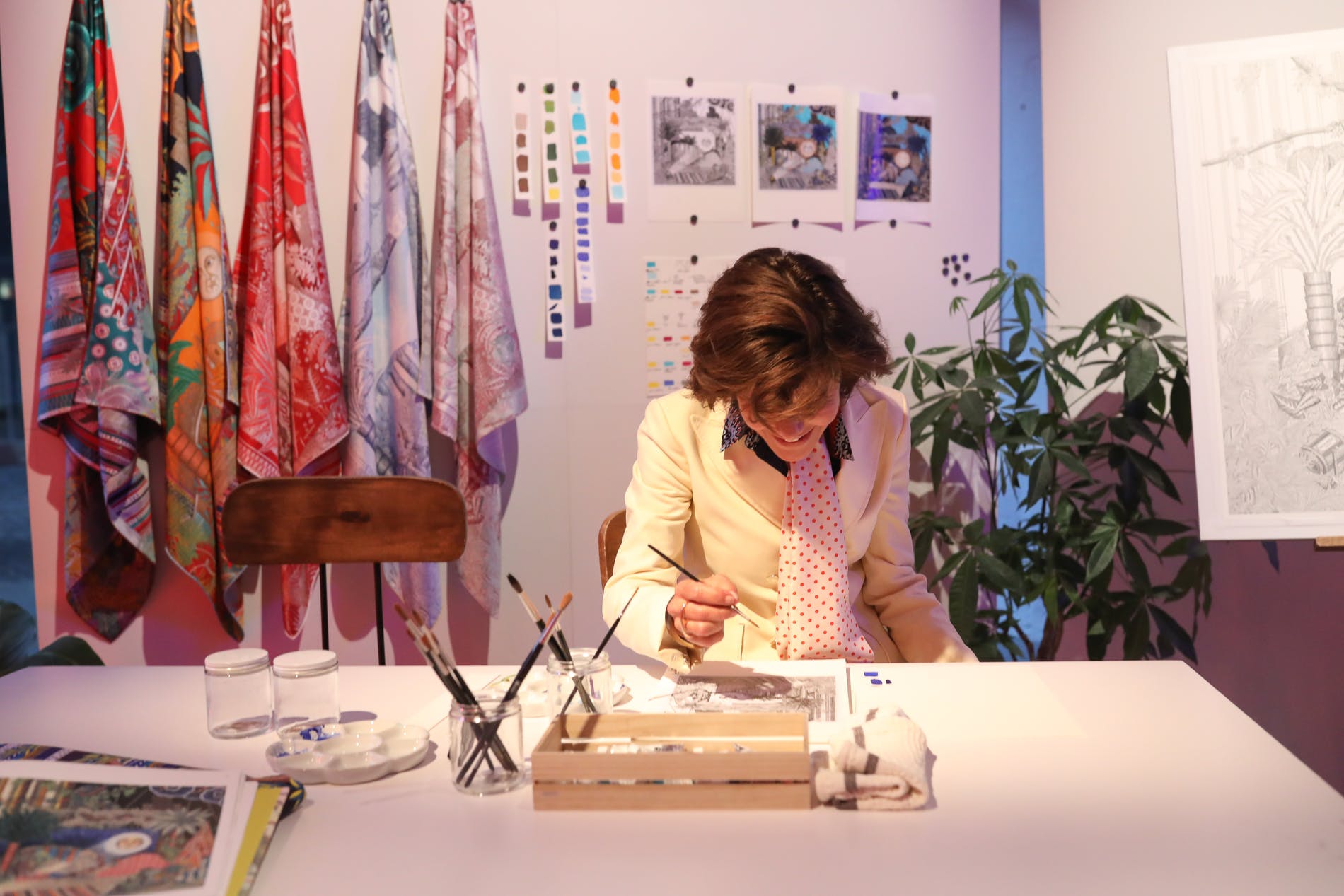 爱马仕丝巾一条,爱马仕丝巾如何成为第一的