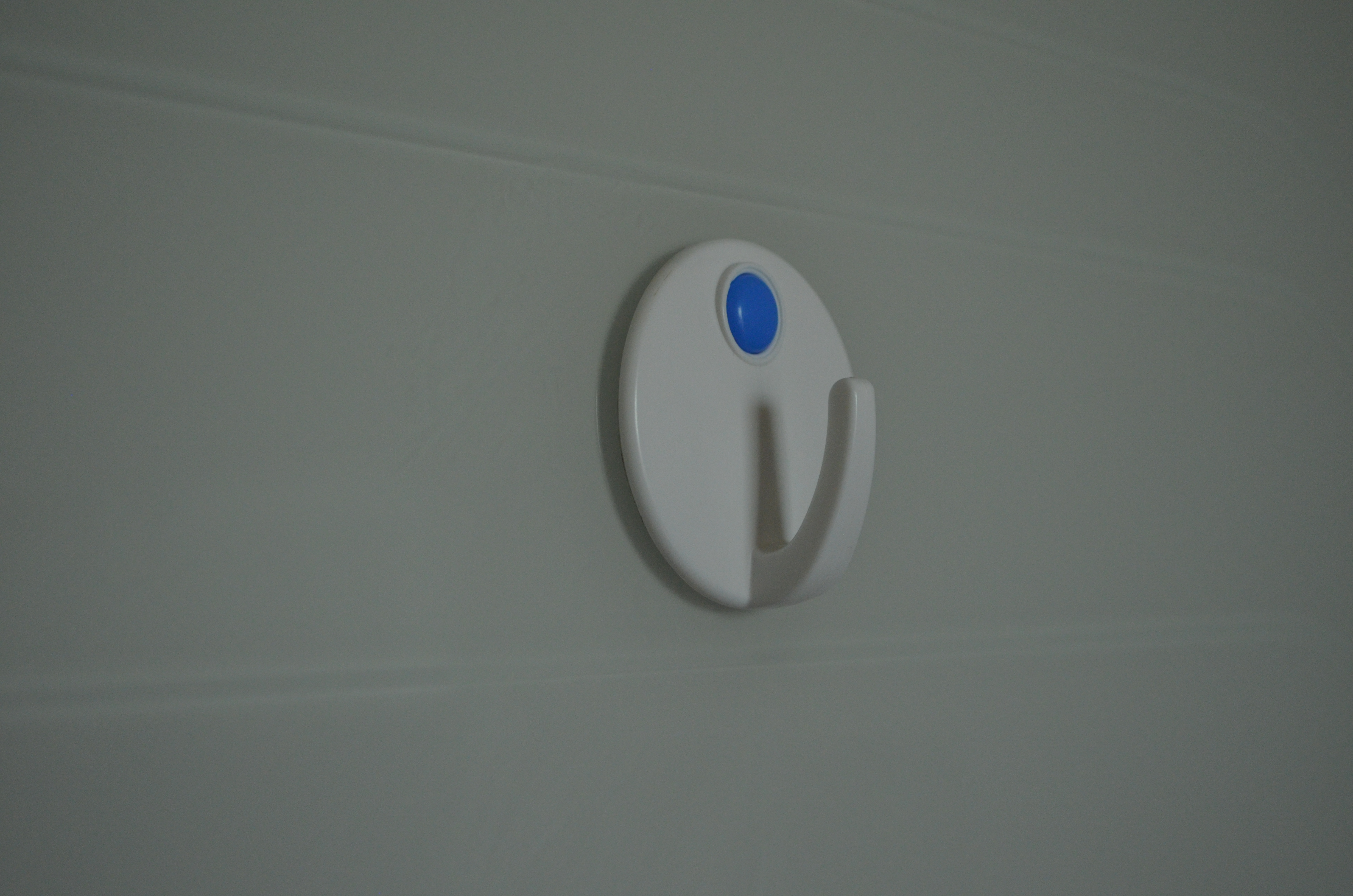 挂钩要怎么粘才不容易掉,自粘挂钩不粘了怎么办