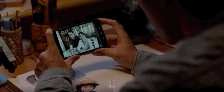 送你一朵小红花父亲在餐桌上哭,送你一朵小红花路边哭的片段