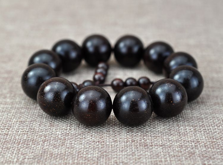 小叶紫檀手串多久不掉色,新买的小叶紫檀手串掉色