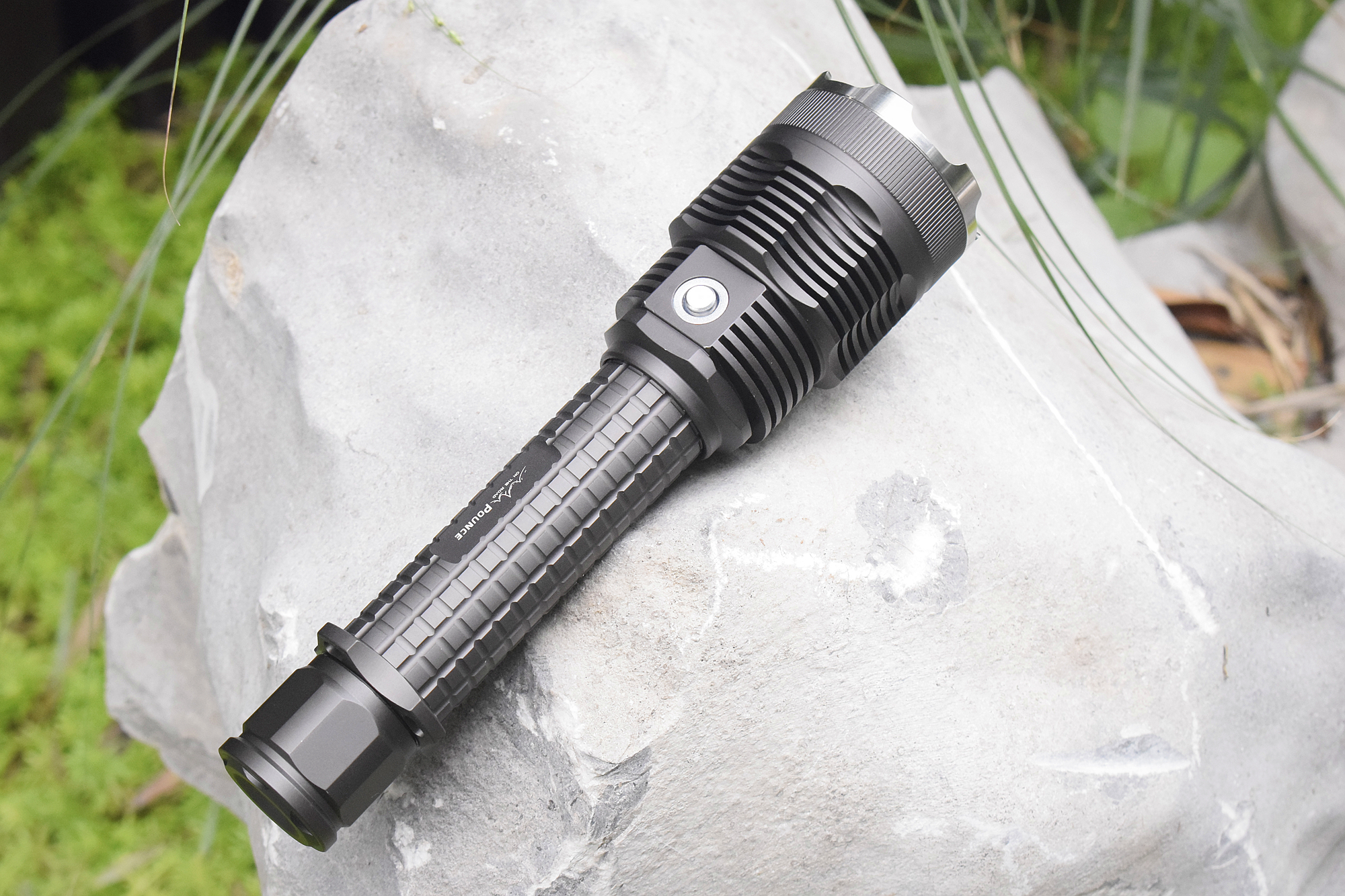 600流明户外手电,65000流明户外泛光手电