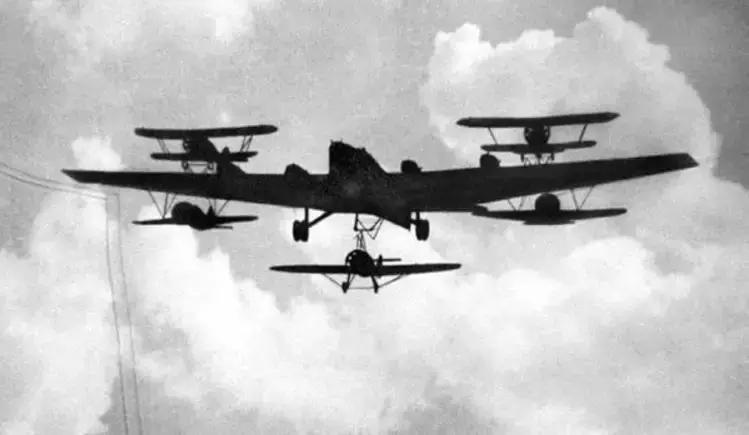 战斗民族轰炸机,空天母舰战略轰炸机