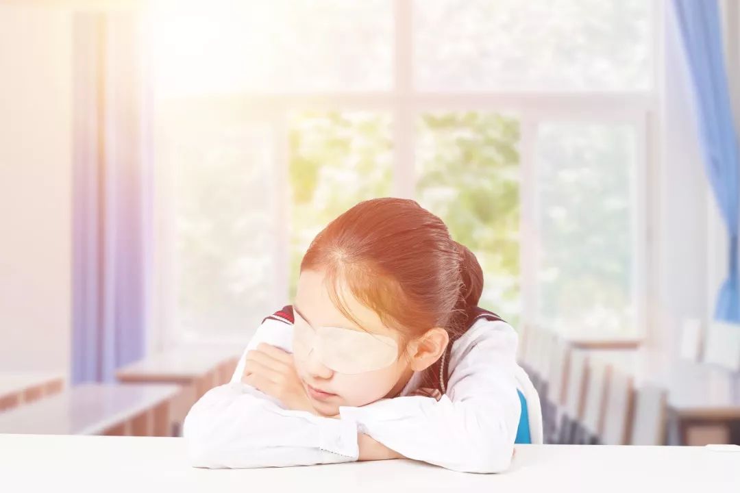 暑假来临别忘了给孩子检查视力,暑假来了怎样让孩子远离近视