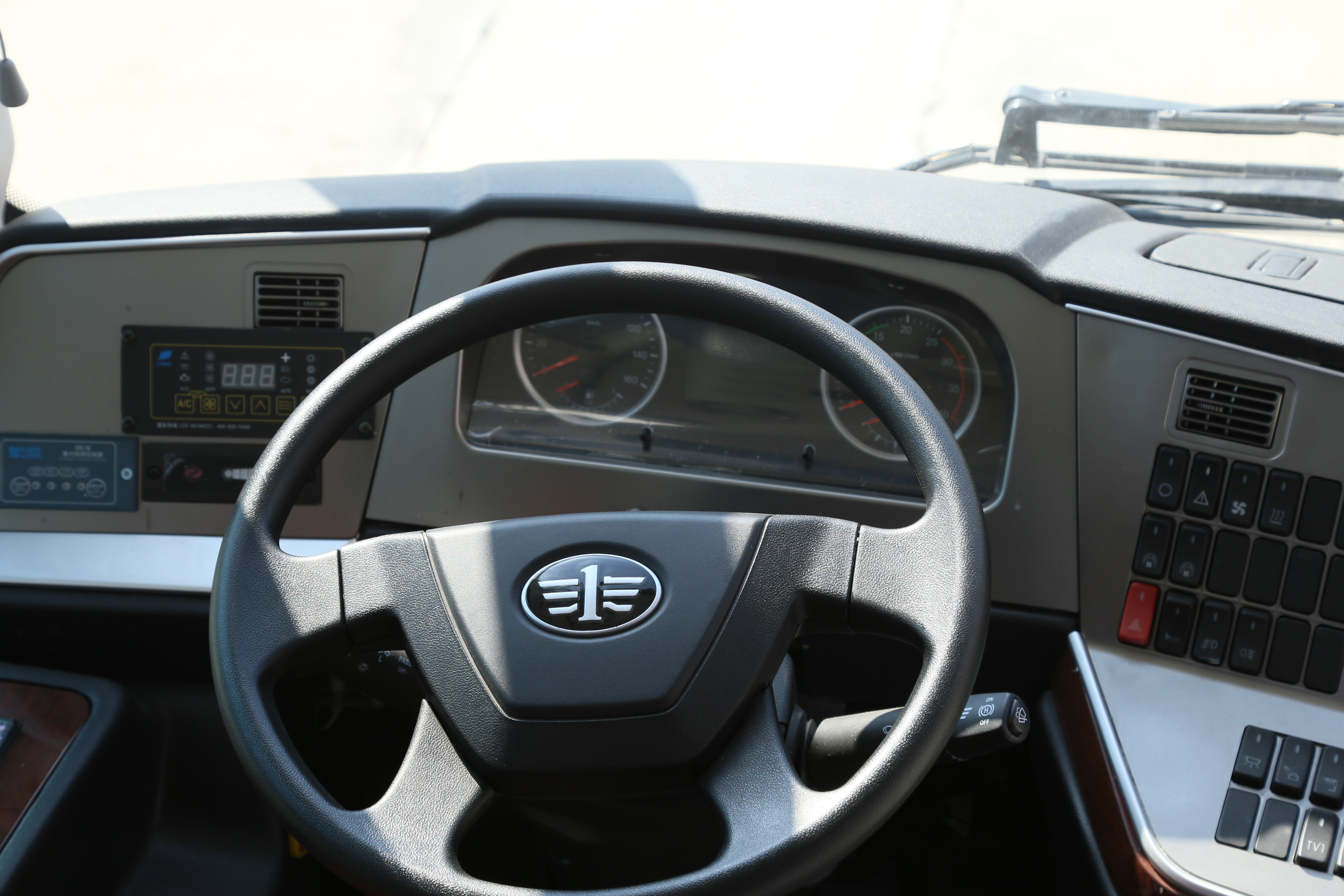 一汽解放还在生产客车吗,一汽解放智慧客车