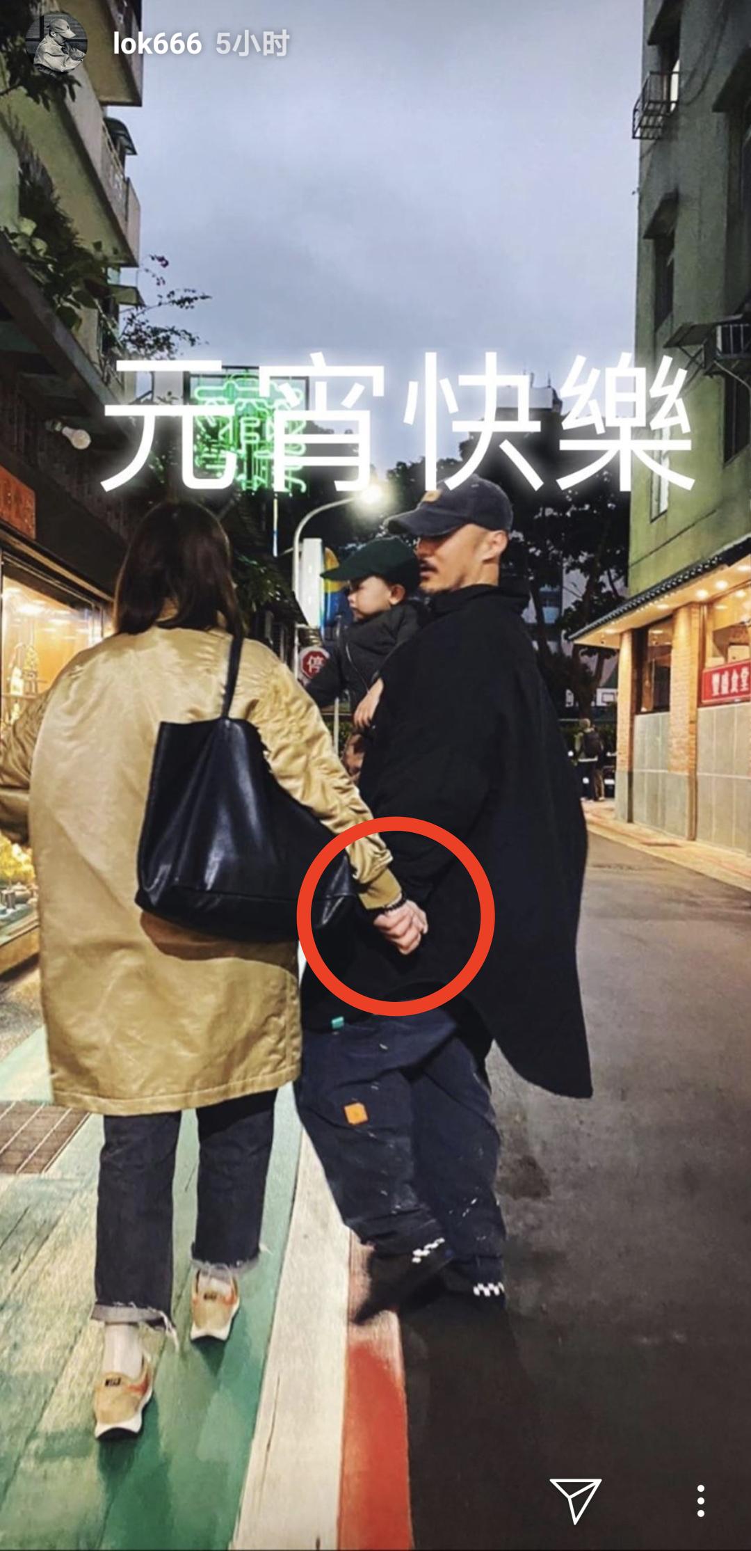 余文乐晒与儿子合照,余文乐骑电动车带孩子