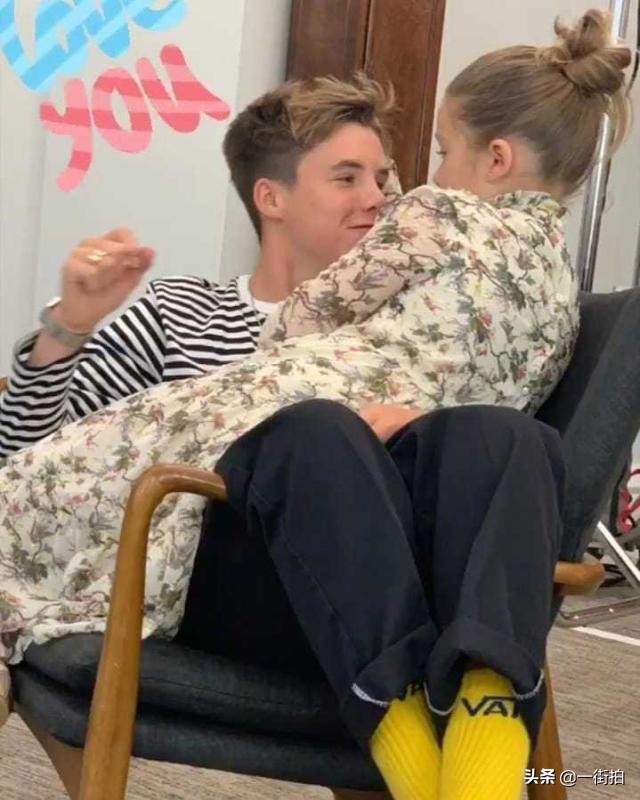 贝克汉姆晒与贝嫂红毯秀,贝克汉姆全家出街颜值爆棚