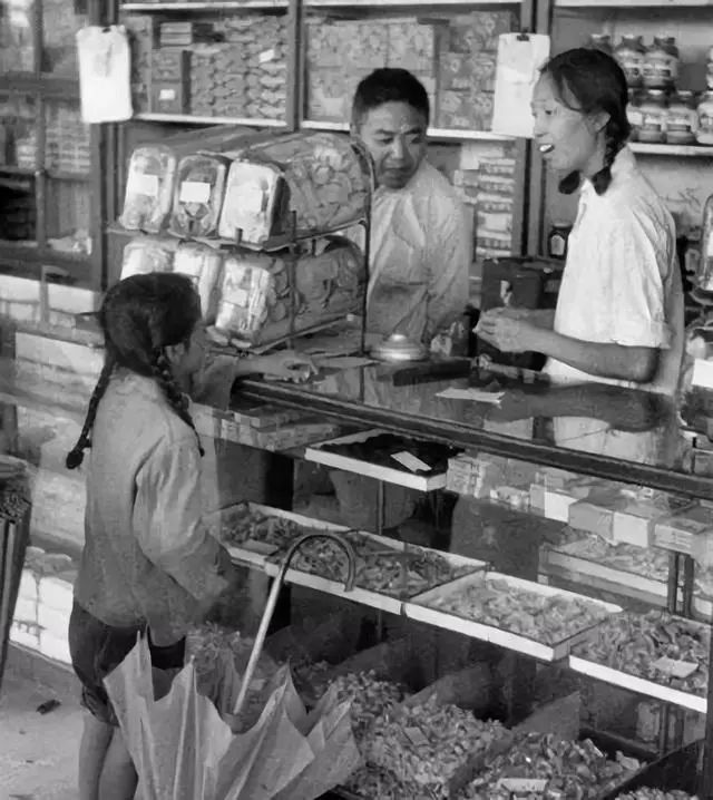 70-80年代供销社里卖的国货日用品,70年代供销社里商品琳琅满目