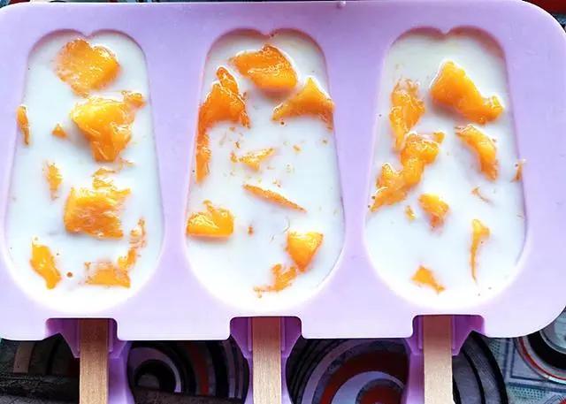 如何在家自制热的冰淇淋简单,夏天到了在家自己制作冰激凌