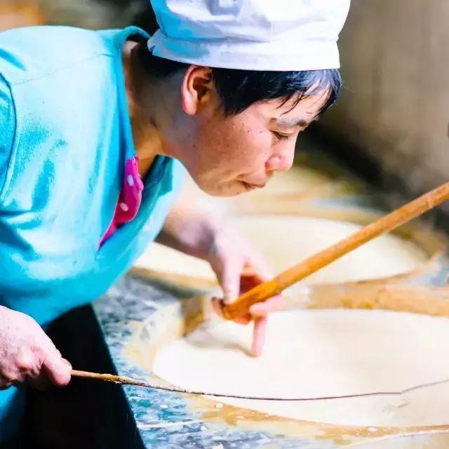 千张或者百叶结是豆腐皮吗,千张豆腐皮的正确吃法