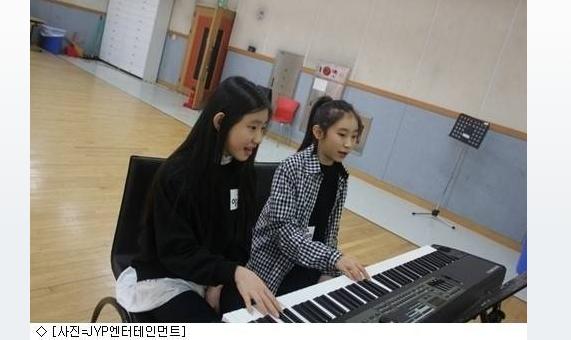 最有可能登顶的女团itzy,和itzy同时期的女团