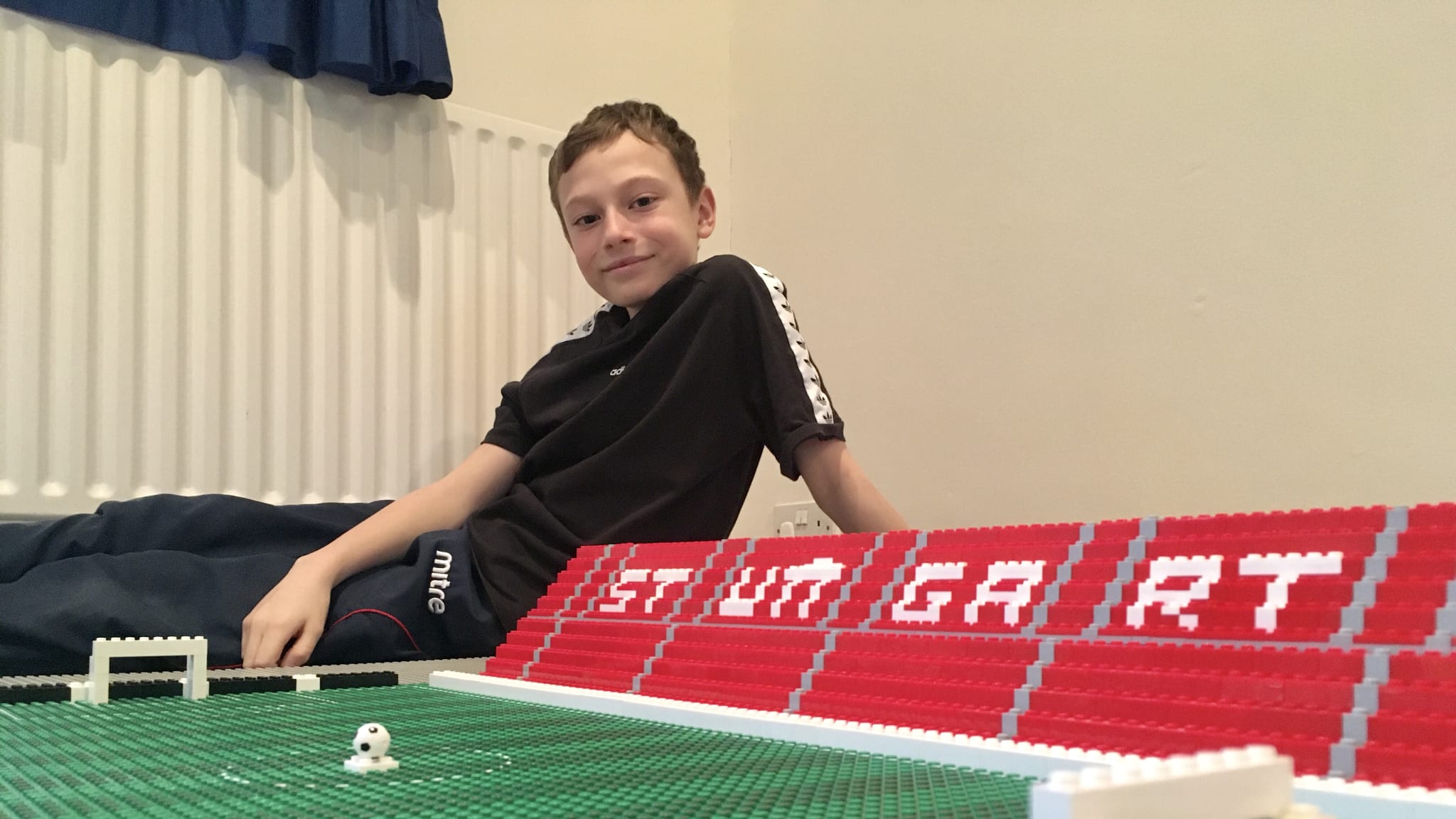 幼儿园乐高搭建足球,皇家马德里足球场乐高