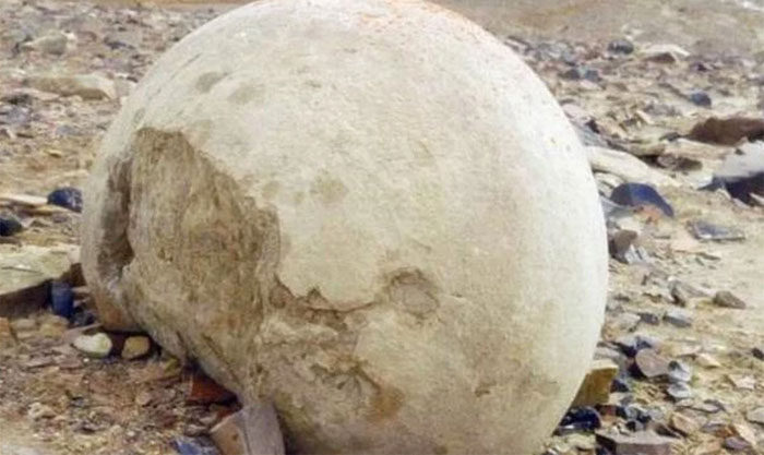 新疆出现神秘石球,新疆神秘石球