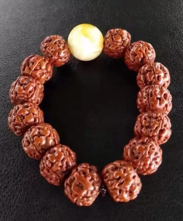 藏式老小金刚108颗包浆玉化,藏式盘龙小金刚容易包浆吗