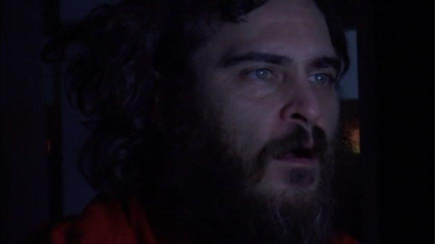 他不是演得好，他就是小丑本人