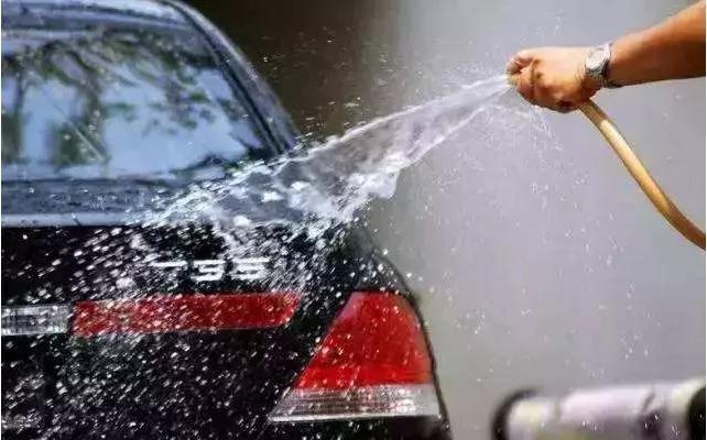 汽车玻璃突然自爆可以查出原因吗,汽车玻璃自爆原因有哪些