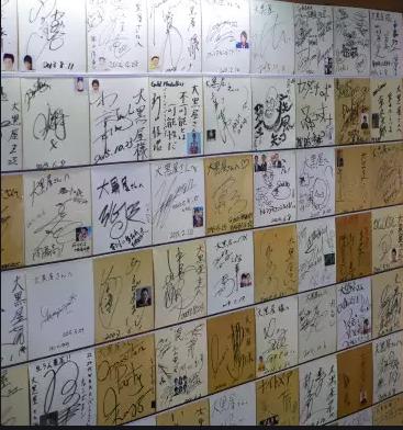 给明星签名应该签什么,明星签名都是随便签的吗