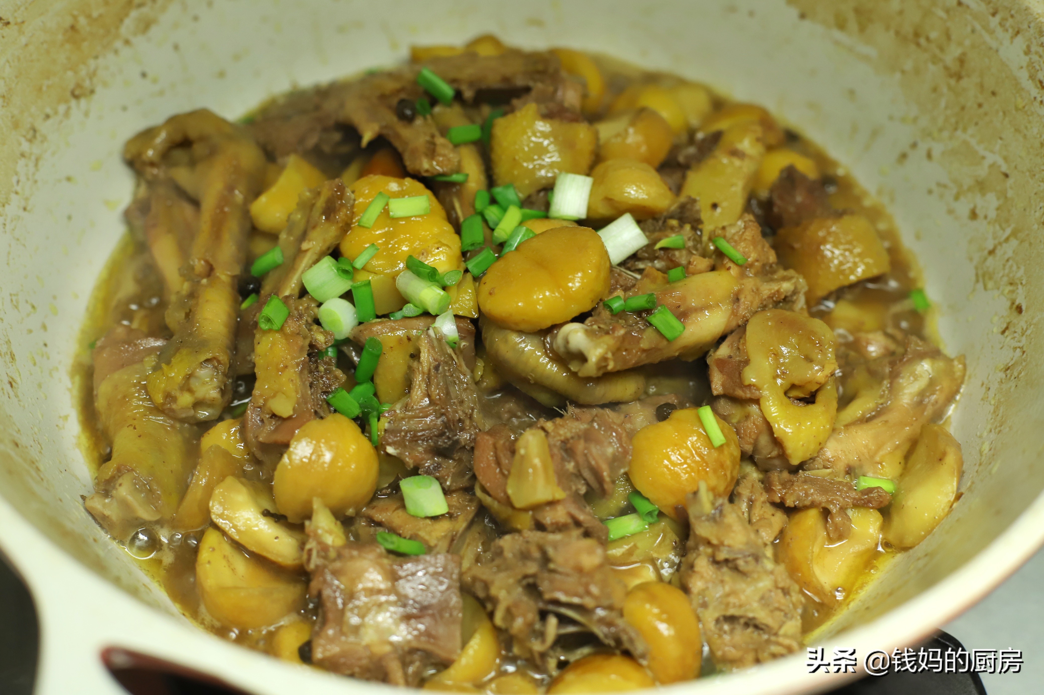 板栗焖鸡肉好吃,板栗烧个鸡简单又好吃