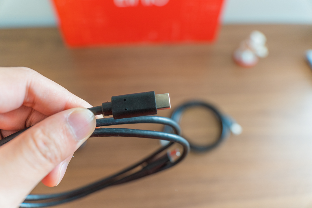 eimio便携显示器,eimio便携显示器m15b怎么充电