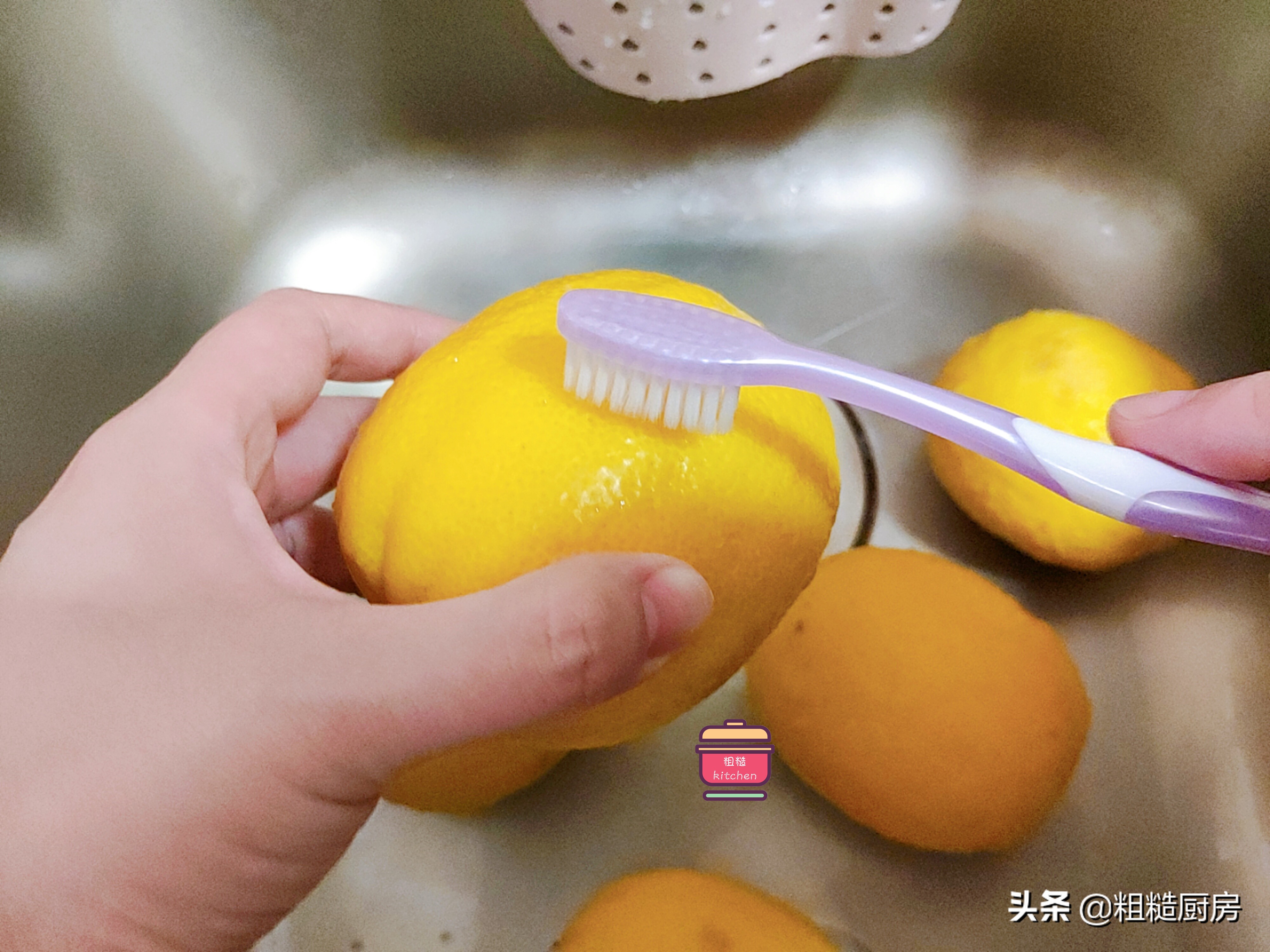 小柠檬如何保存才不发黄,柠檬怎么保存不变黄