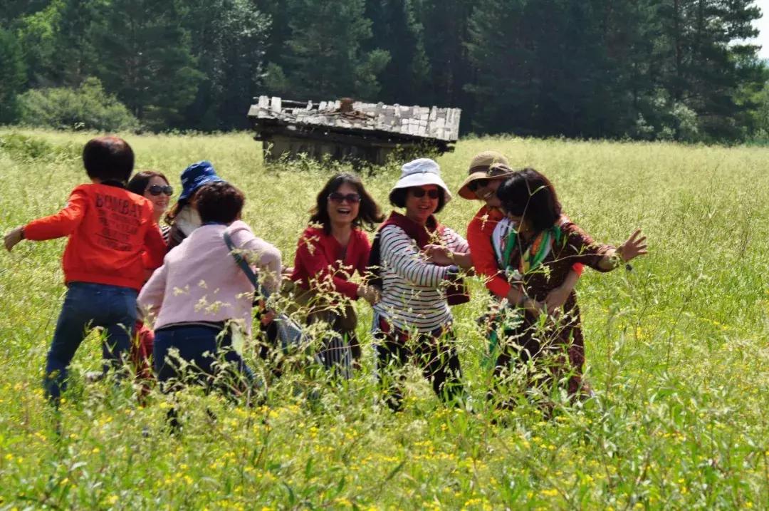几个闺蜜自驾游的视频,一群闺蜜旅行视频