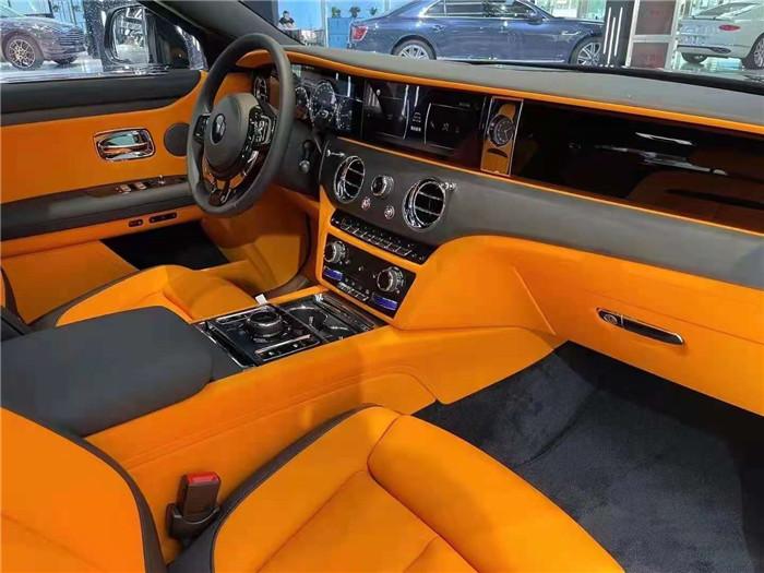 劳斯莱斯blackbadge古思特,400万劳斯莱斯古思特新款