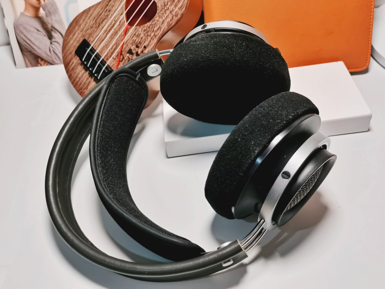 飞利浦旗舰头戴耳机,飞利浦9500和x1s哪个更好