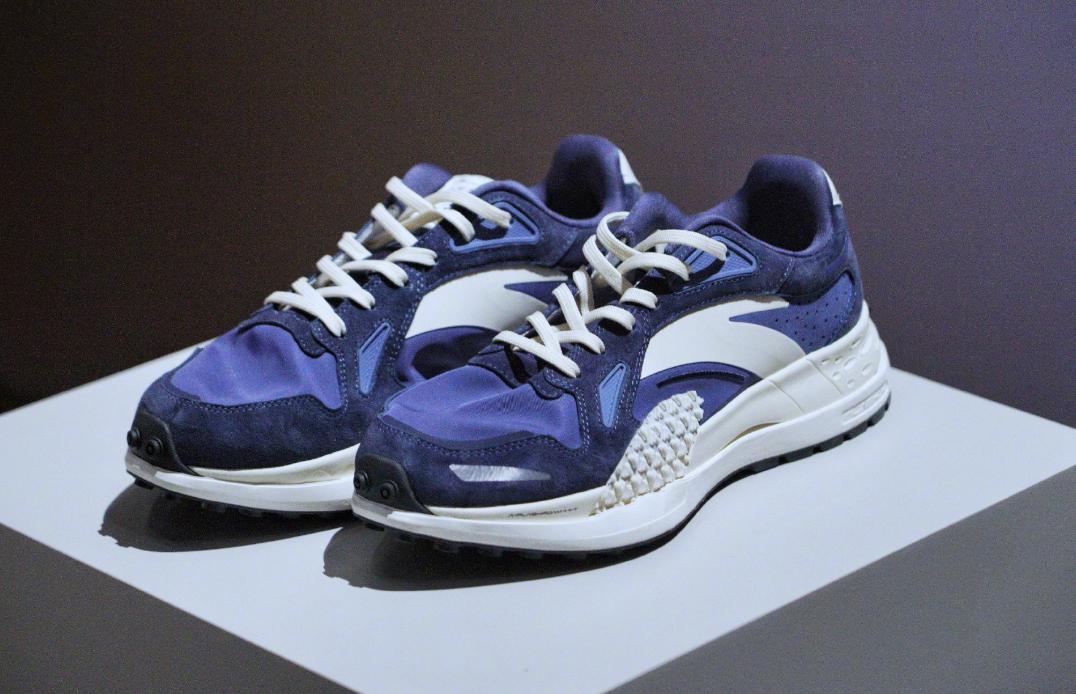 安踏颁奖服国旗版,安踏星标系列奥运领奖鞋