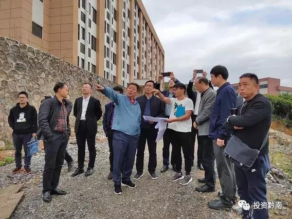 黔南对普通高中各年级排名前20%的学生免除学费，从这个时间开始