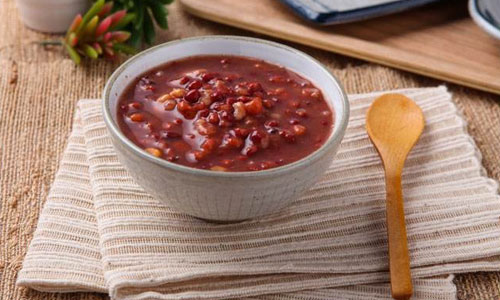 关于治疗宝宝腹泻的食疗食谱推荐,宝宝腹泻家长在家如何处理