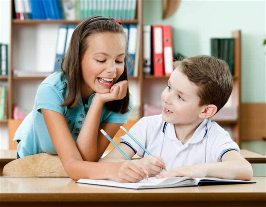 青春期的女孩怎么教育和沟通,怎么培养4岁女孩自信