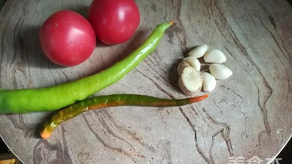 没有老干妈和西红柿怎么做方便面,家里剩下老干妈怎么做拌面