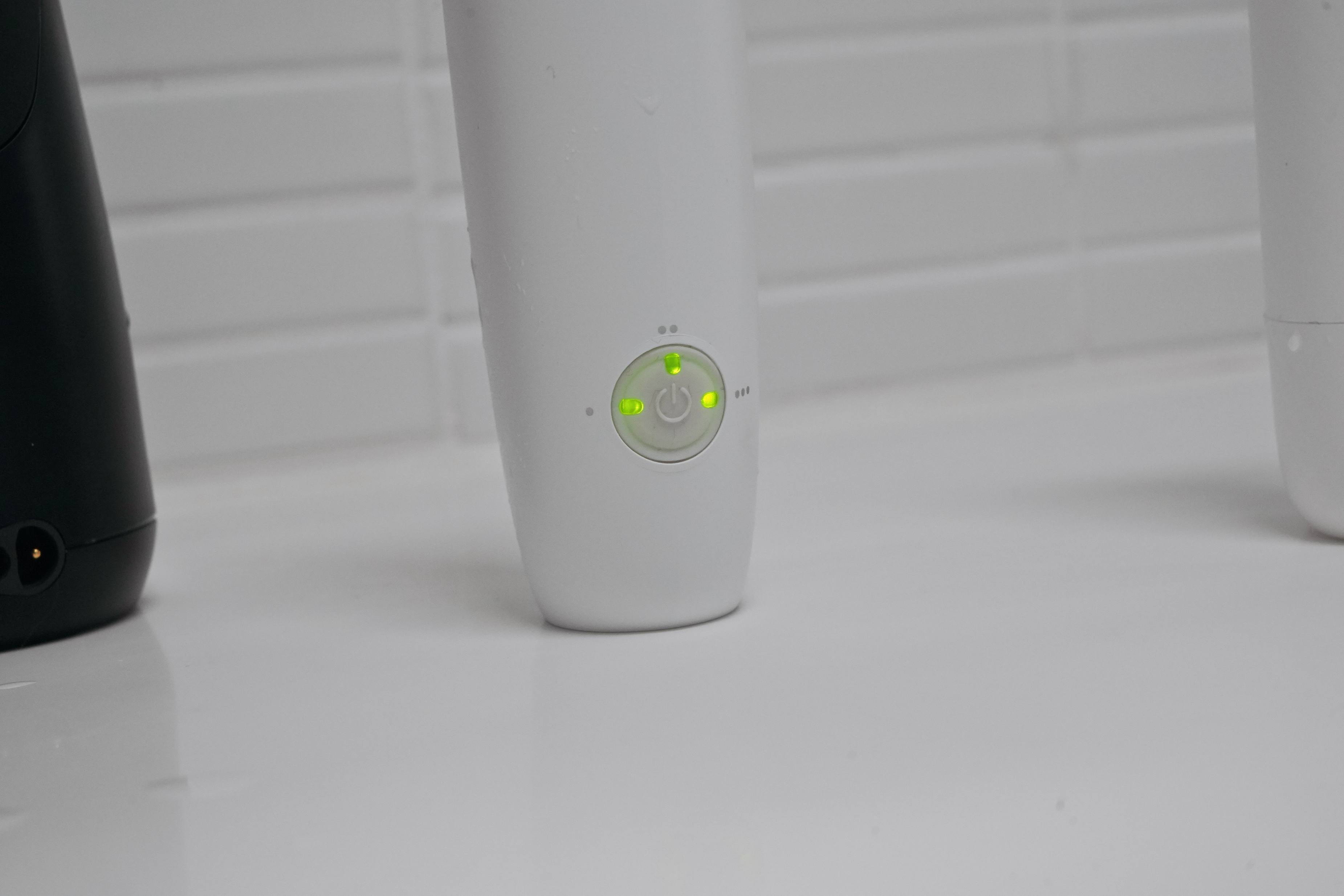 有电动牙刷还要手动刷吗,有了电动牙刷还需要水牙线吗