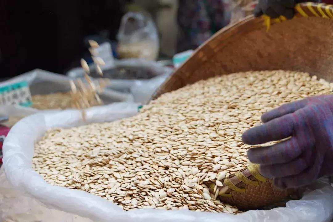 年味|带上小拖车跟我走!这里买年货实惠好吃