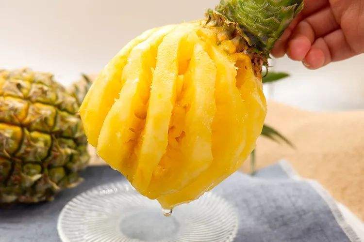 吃菠萝必须要用盐水泡一泡吗,吃菠萝的时候为什么要用盐水泡