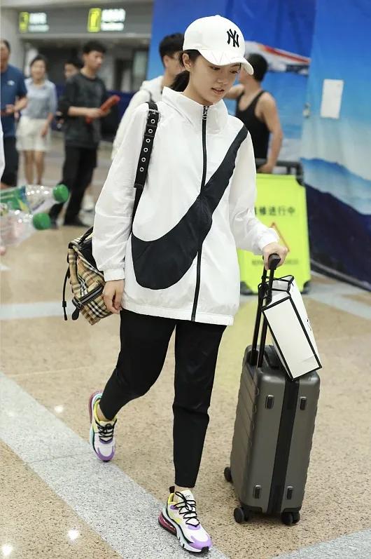 赵今麦穿搭秋冬裤子,赵今麦黑裤子穿搭