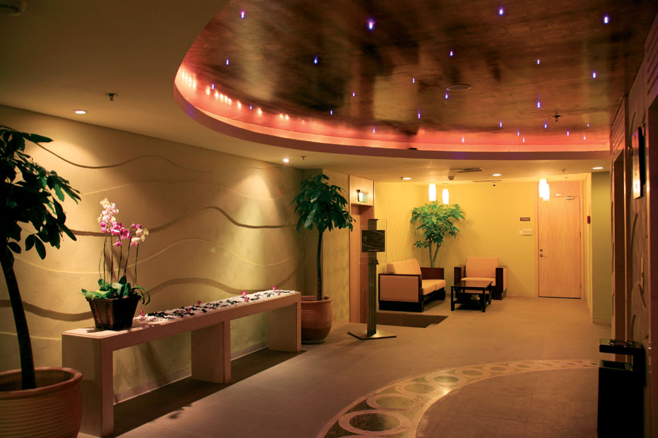 三亚希尔顿酒店多少钱一晚,三亚六月适合旅游度假吗