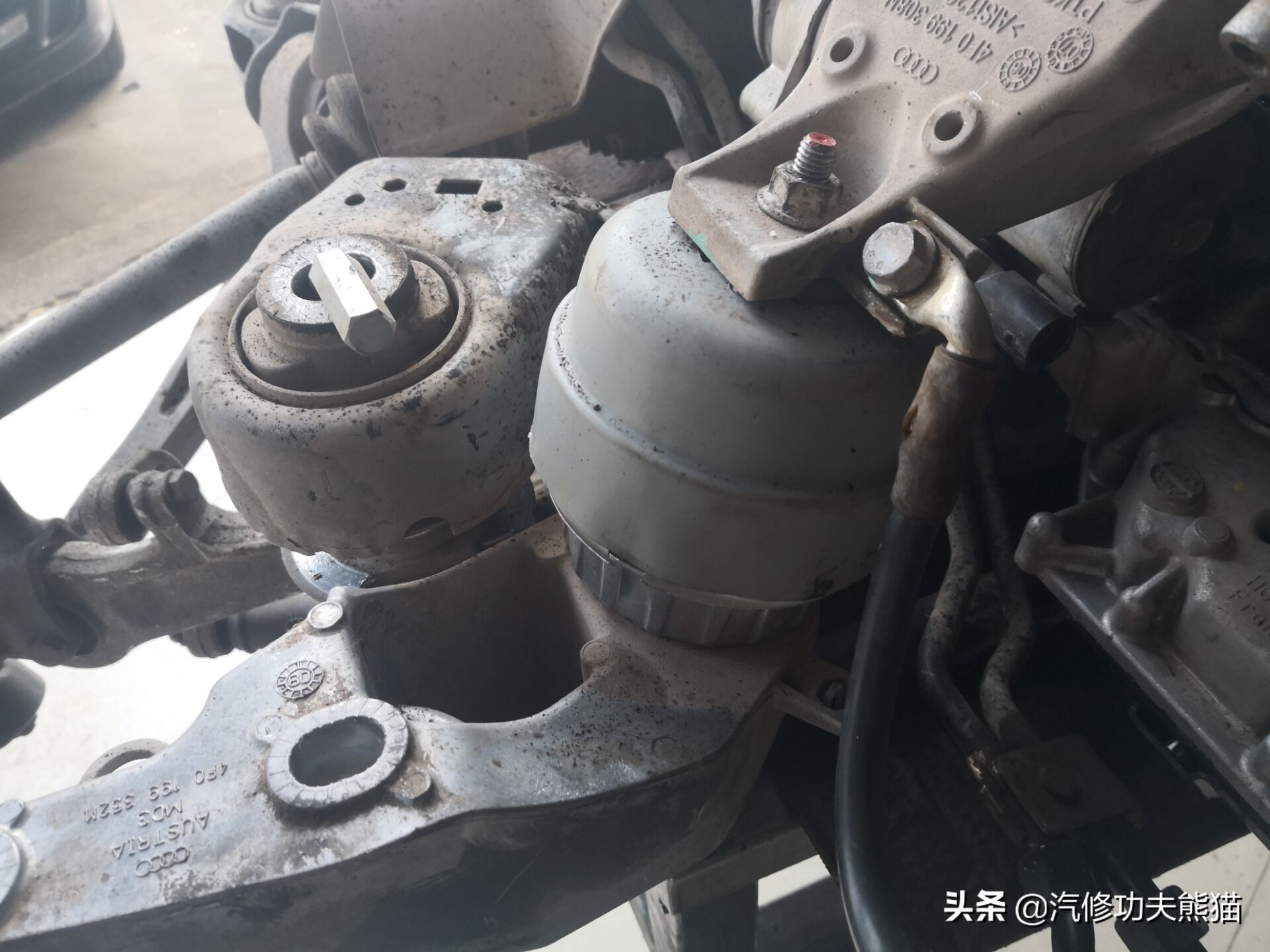 16款奥迪a6l2.5自吸发动机漏油,奥迪a6l2.4免拆烧机油处理靠谱吗