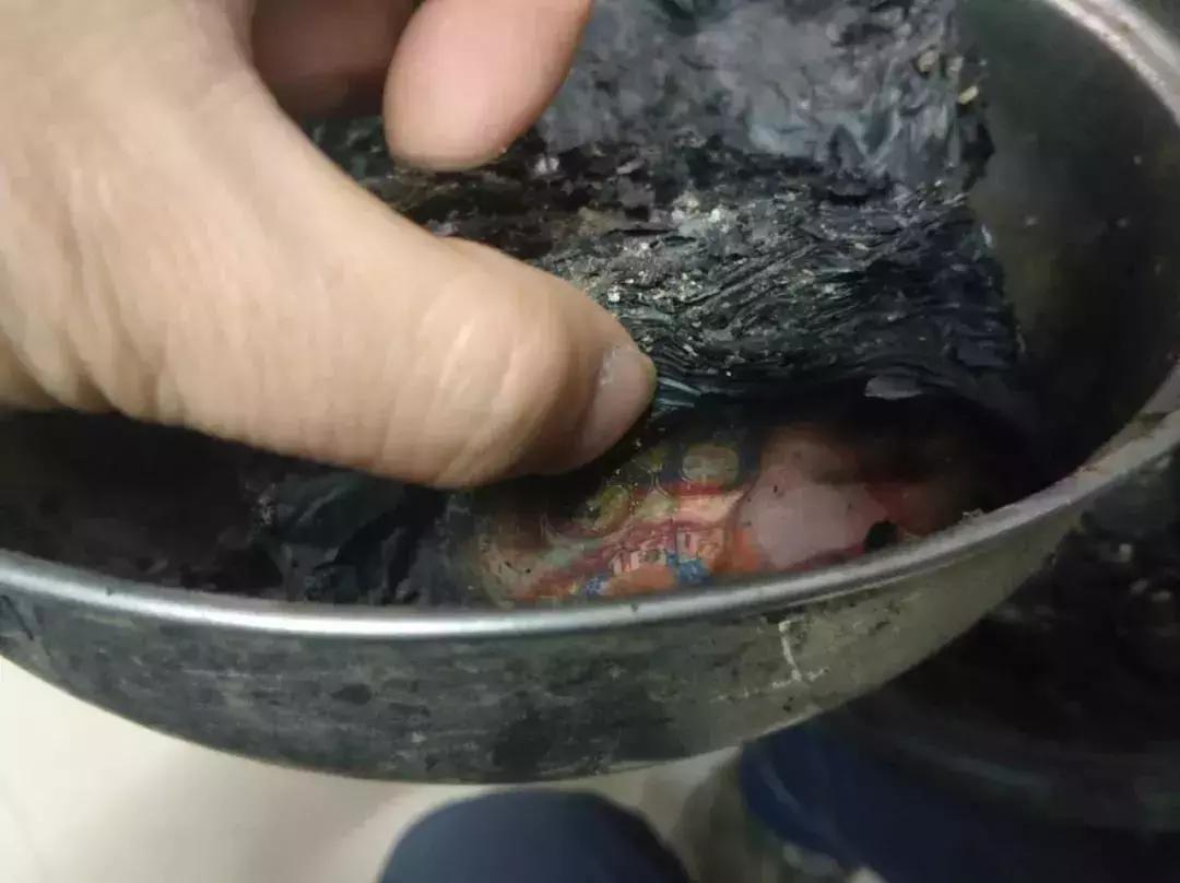 南京电瓶车充电起火视频,南京电瓶车充电火灾