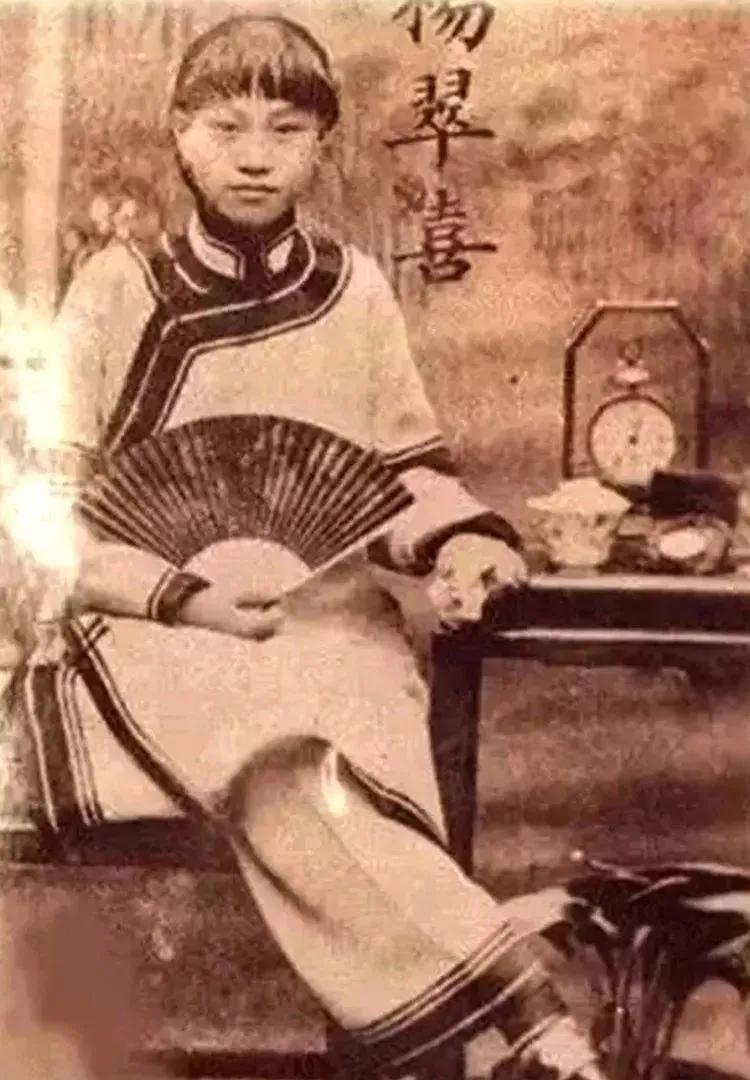 李叔同剃发成为弘一法师,弘一法师李叔同谈丰子恺