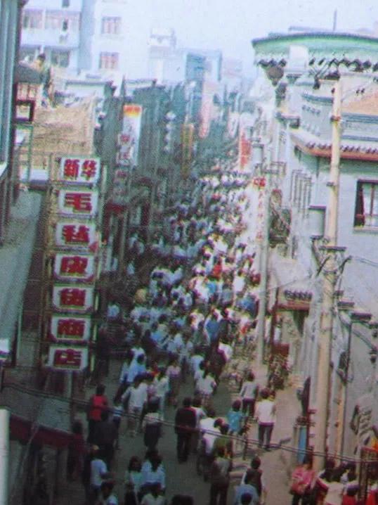 九十年代天津老照片图文,老照片1980年的天津街景
