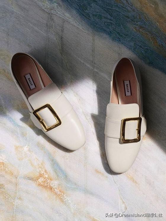 街拍白色乐福鞋,达妹街拍图文