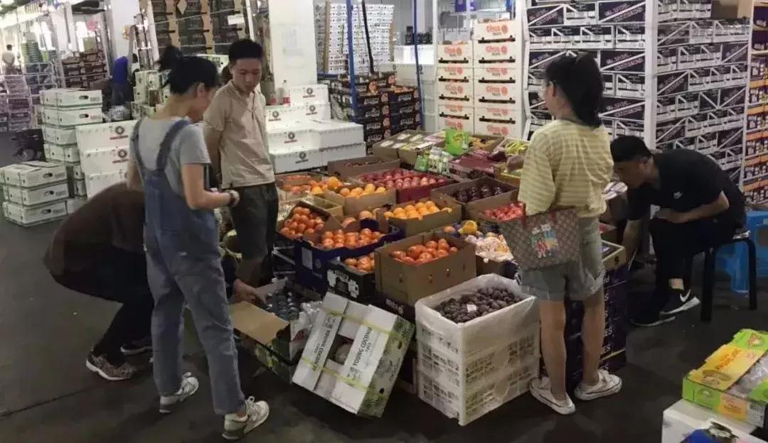 进口水果贵的原因在哪里,进口水果有哪些猫腻