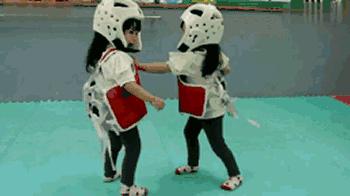 一周岁宝宝可以做哪些运动,宝宝4个月要做哪些运动