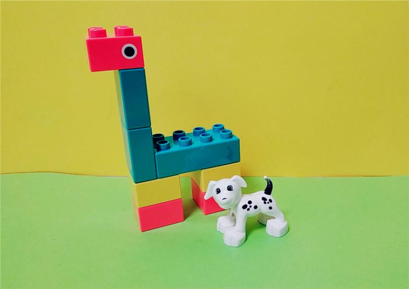 积木是每个宝宝必备的早教玩具,3-6岁大颗粒积木启蒙